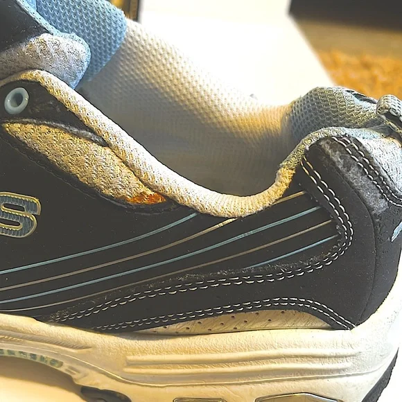 Sketches D’Light Sneakers - sz 8 Blue and white sketchers very comfortable shoes - Picture 10 of 11